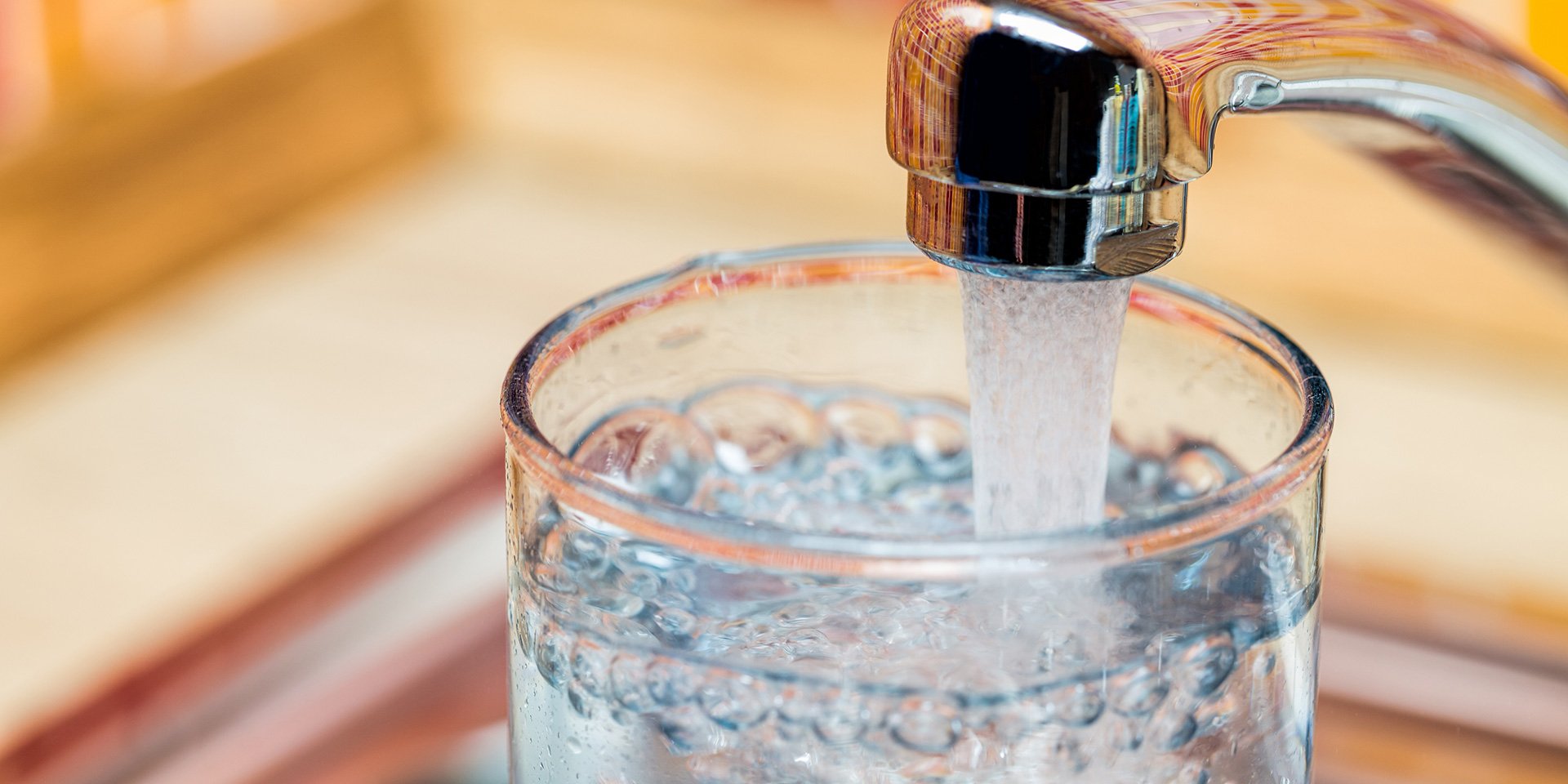 tap water going into glass