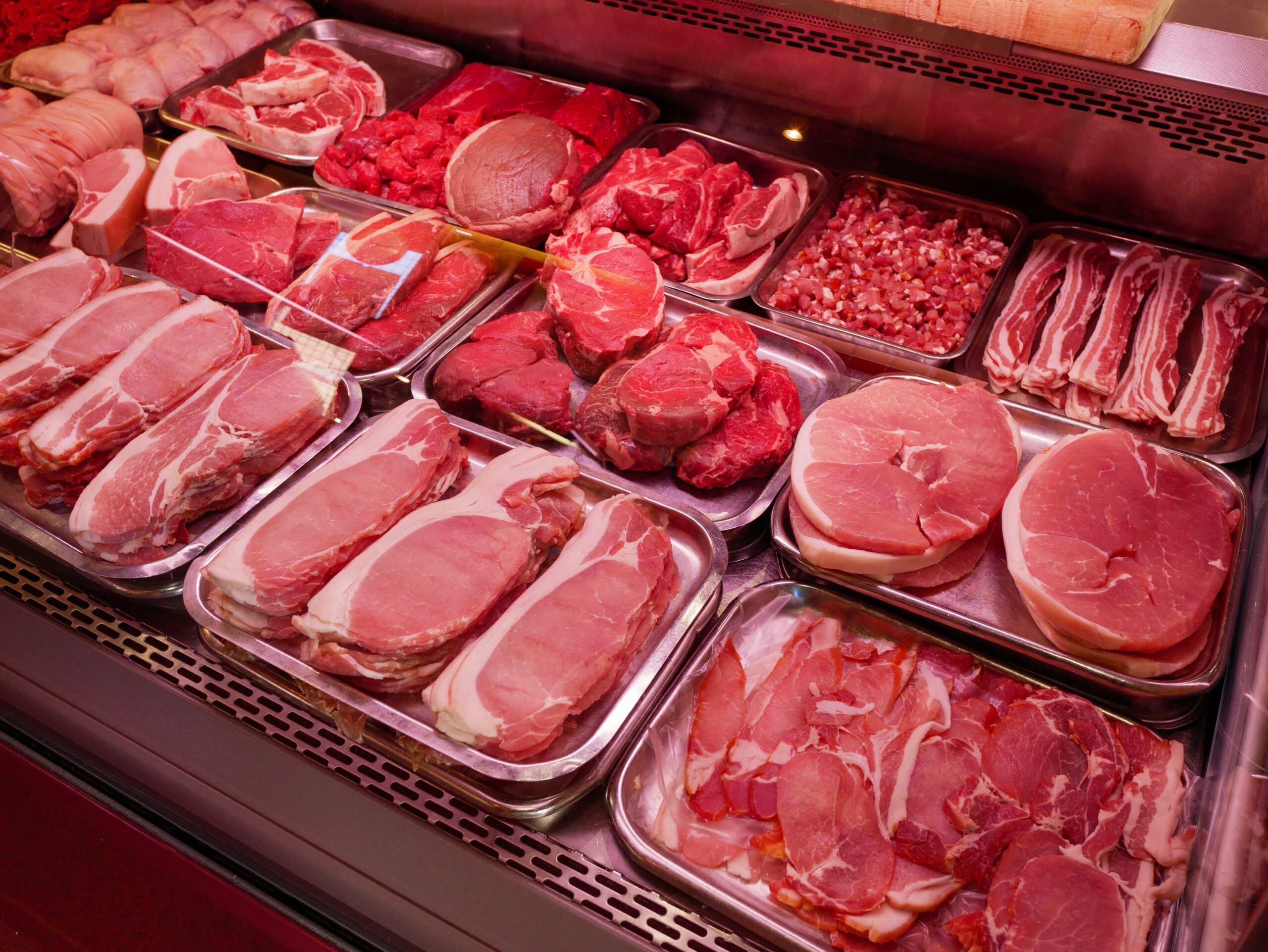 dietary guidelines_rows of raw meat in case